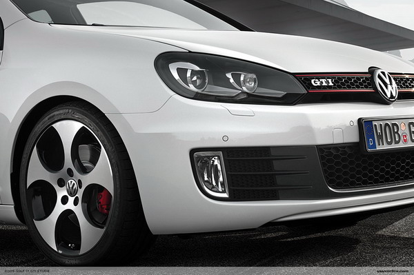 2009-Volkswagen-Golf-VI-GTI-006_resize.jpg