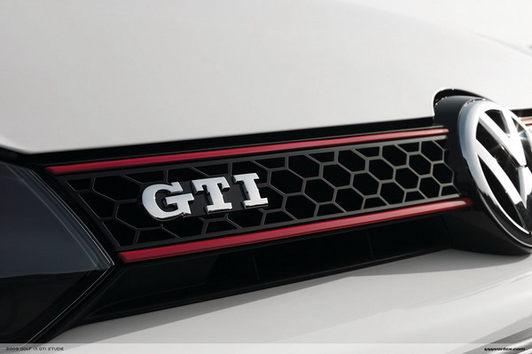 2009-Volkswagen-Golf-VI-GTI-007_resize.jpg