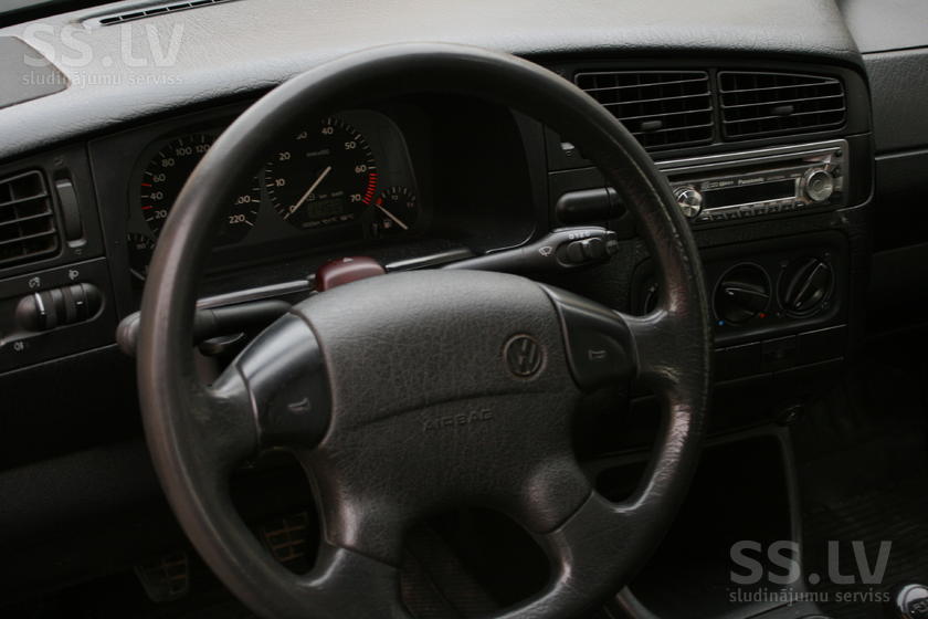 volkswagen-vento-3-5.800.jpg